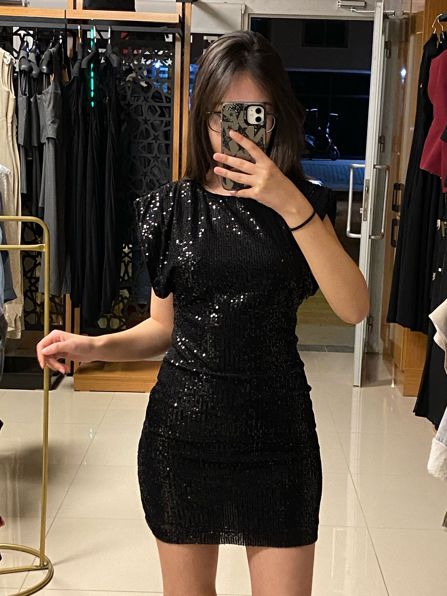 Vatkalı Payetli Elbise