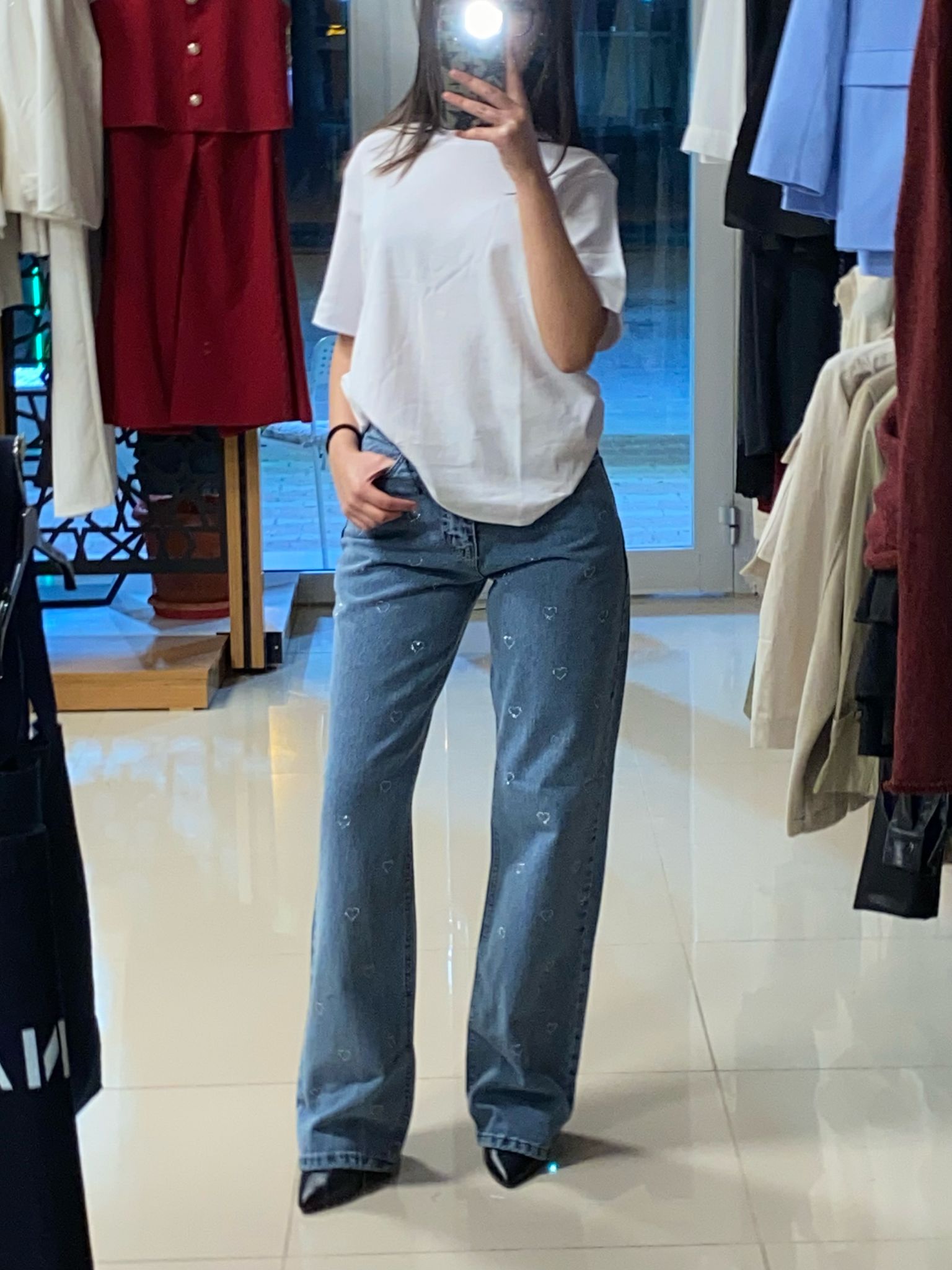 Kalpli Taş Detaylı Jean