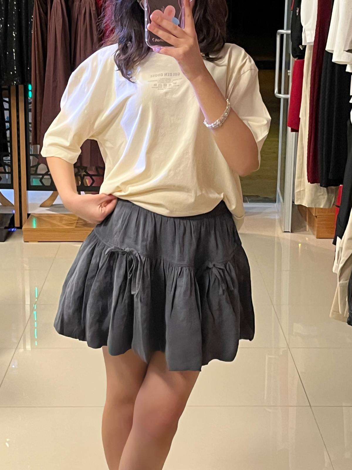 Kurdele detaylı mini etek