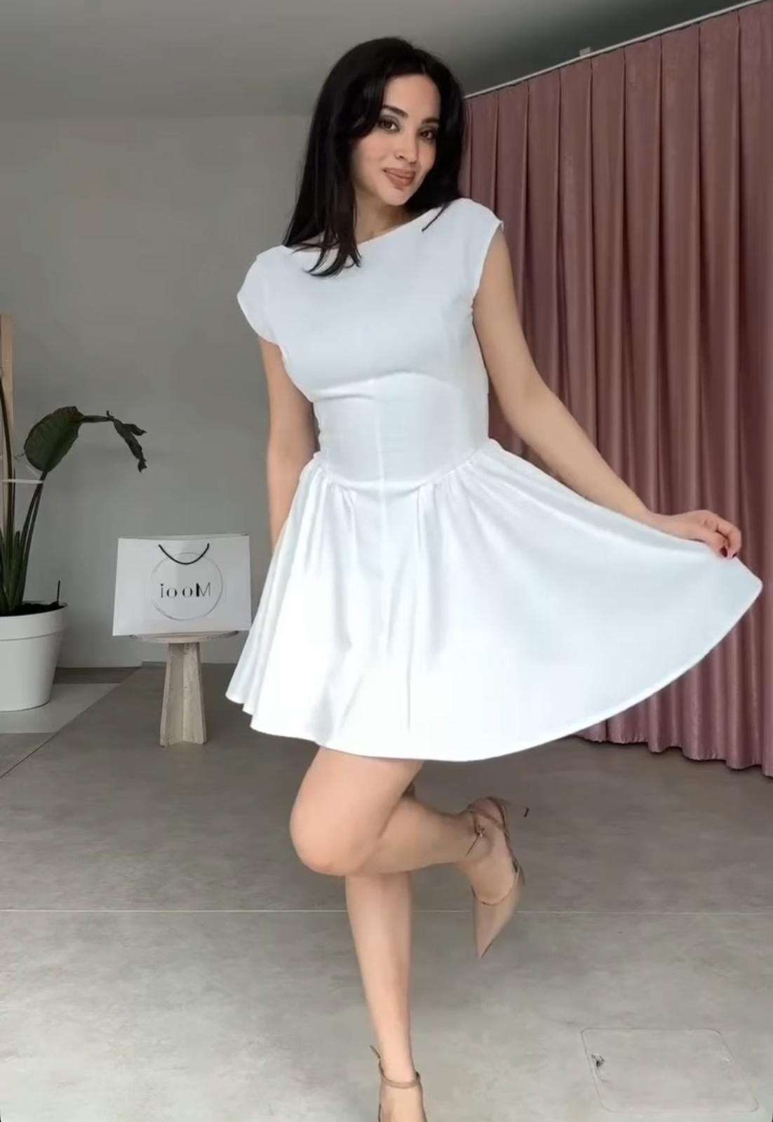 Arka Bağlama Detaylı elbise