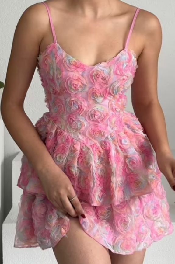 çiçekli pembe elbise