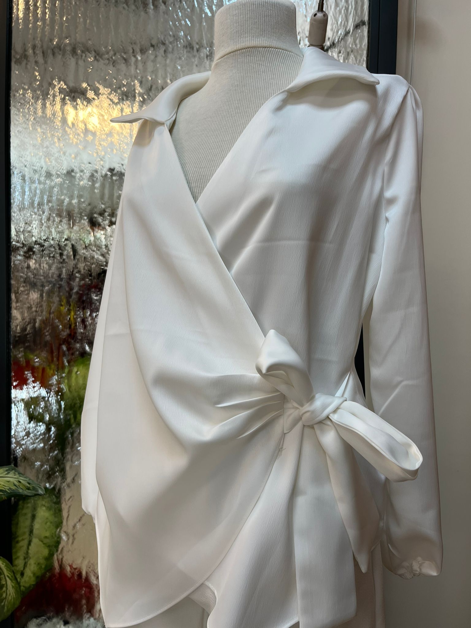 Bağlama Detaylı Saten Gömlek